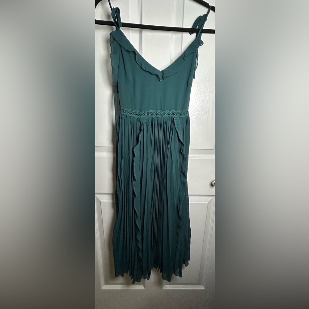 Never a Dull Moment Emerald Green Tie-Strap Pleated Midi Dress Size XXS New NWT - Picture 6 of 11